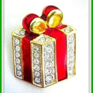 Vintage Diamond Rhinestone Christmas Present With A Bow Gold Plate Brooch Pin, Holiday Jewelry Brooches Pins