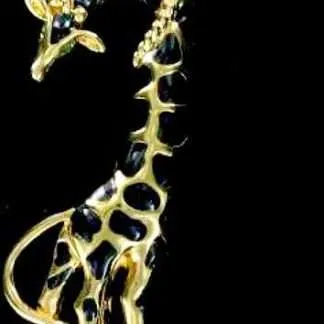 Ladies Vintage Designer Black Gold Giraffe Fashion Pin Brooch Jewelry Animal Pins, Elephant Brooches, Horse Brooches, Monkey Brooches, Peacock Pins, Bird Flamingo Pins Brooches Jewelry