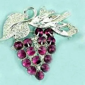 Vintage Silver Plate Purple Amethyst Crystal Rhinestone Grapes Pin Brooch Ladies Wine Festival Jewelry