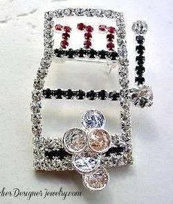 Vintage Coin 777 Slot Machine Vegas Gambling AC Diamond Ruby Black Rhinestone Pin Brooch Jewelry