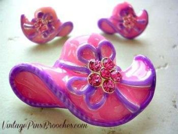 Vintage Gold Plate Designer Pink Lavender Purple Enamel Pink Sapphire Rhinestone Hat Brooch Pin Pierced Earring Set, Ladies Fashion Jewelry Brooches Pins CT