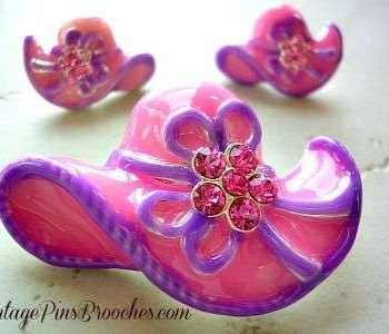 Vintage Gold Plate Designer Pink Lavender Purple Enamel Pink Sapphire Rhinestone Hat Brooch Pin Pierced Earring Set, Ladies Fashion Jewelry Brooches Pins CT
