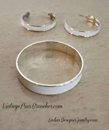 Vintage White Enamel Silver Tone Bangle Bracelet Hoop Earrings Jewelry Set Bracelets